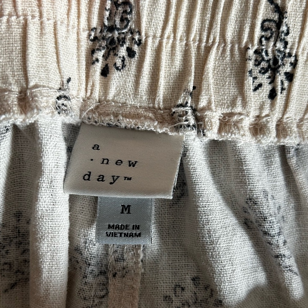 a new day Linen Blend Cream Print Casual Shorts medium - Picture 2 of 4